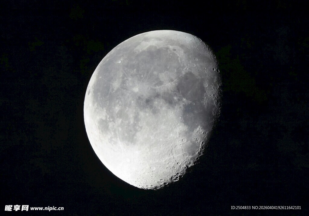 夜空中的半圆月亮