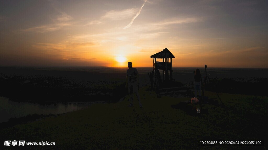 日落时分的静谧亭阁