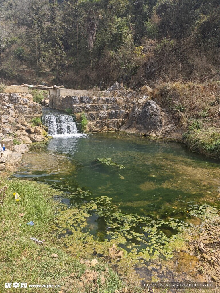 山间清幽小瀑布与碧潭