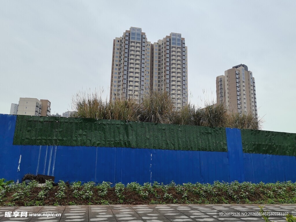 城市施工现场与高楼景观