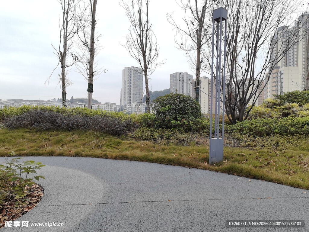 城市中蜿蜒的静谧小路