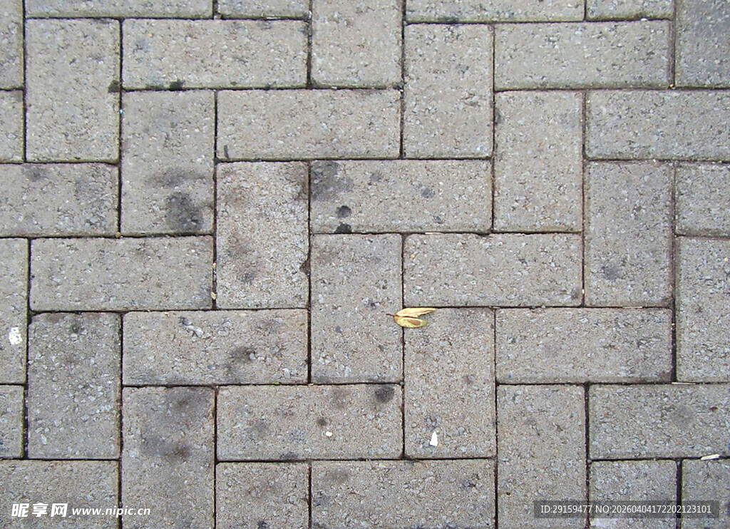 灰色拼花砖石路面