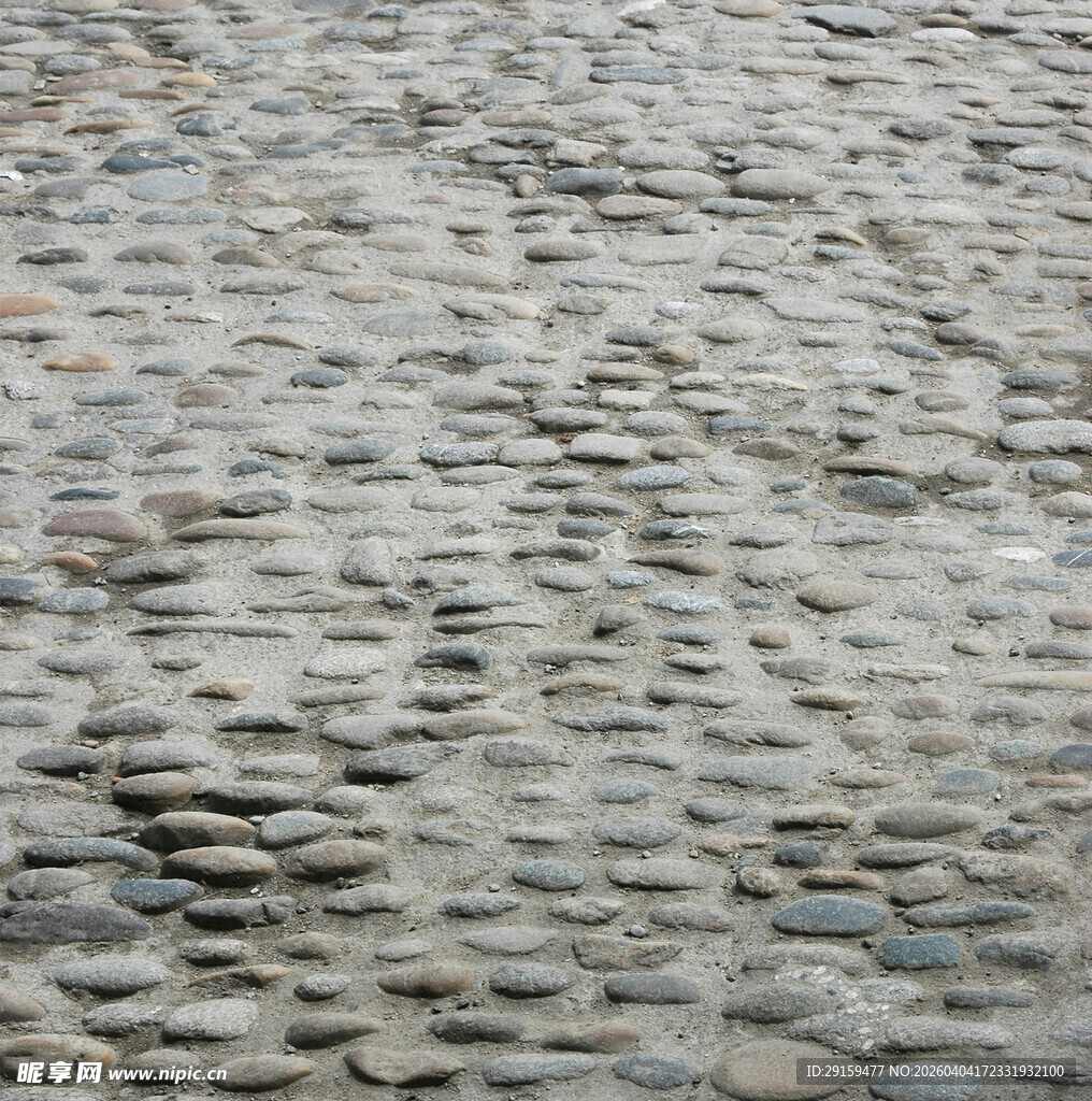 古朴鹅卵石铺就的路面