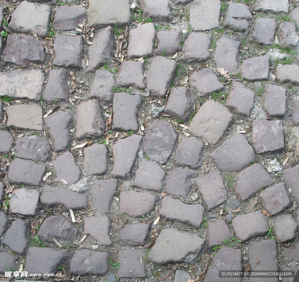 古朴碎石路面纹理特写