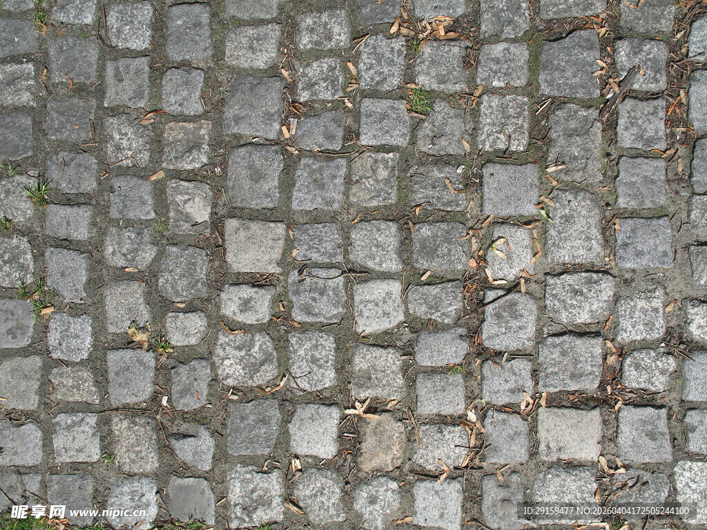 灰色石砖铺就的古朴地面