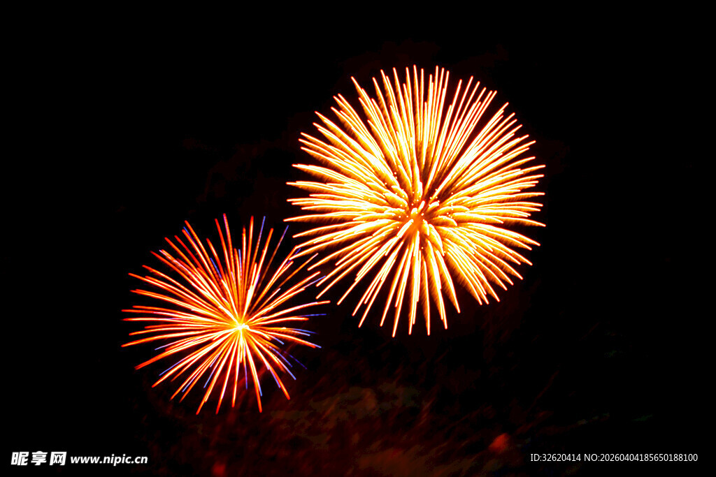 夜空中绚烂的烟花绽放