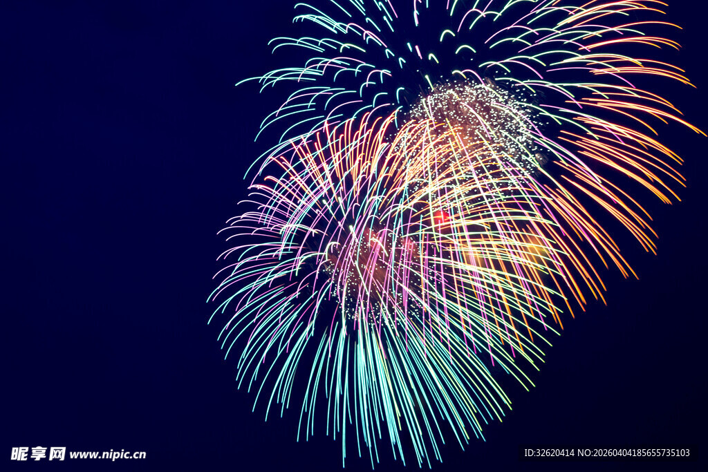 夜空中绚烂绽放的烟花