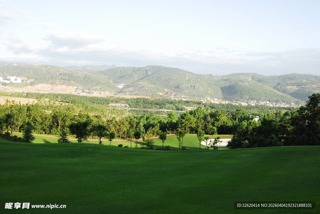 绿野青山间的美丽风光