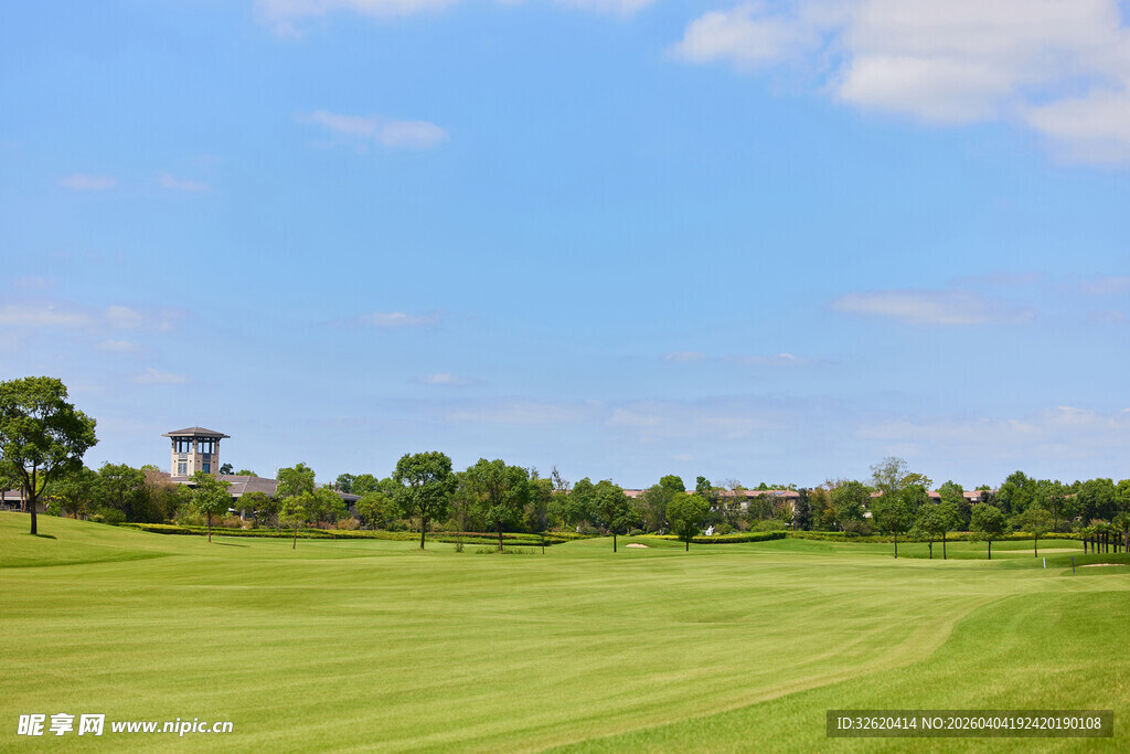 翠绿高尔夫球场风光