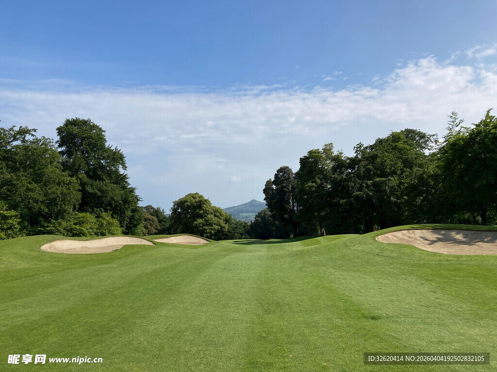 绿茵高尔夫球场美景