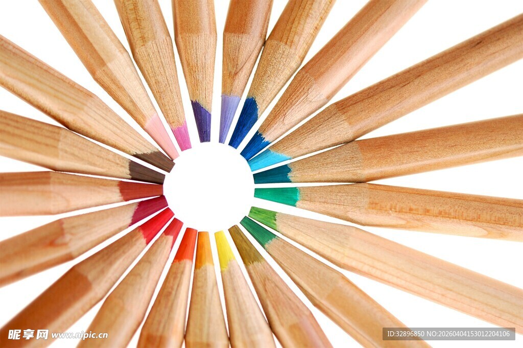 彩色铅笔呈放射状排列