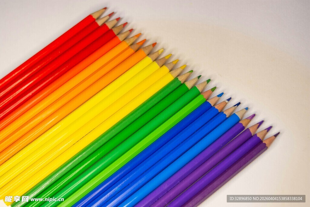 彩色铅笔排列展示