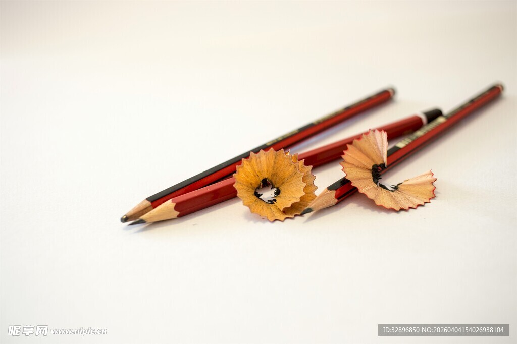 铅笔与卷笔刀的组合