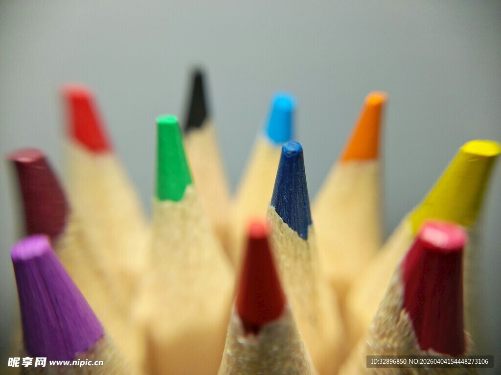 多彩铅笔笔尖特写