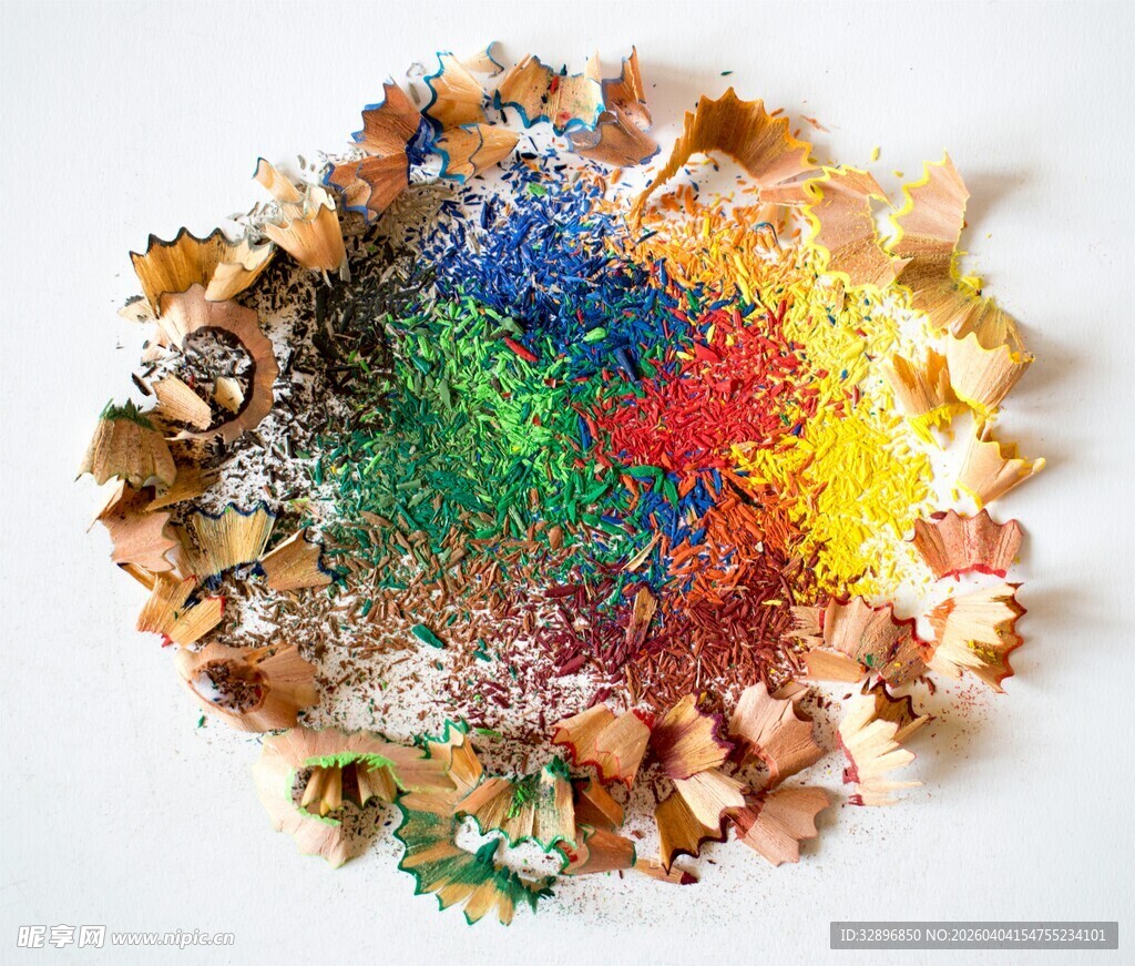 彩色铅笔屑组成的美丽图案