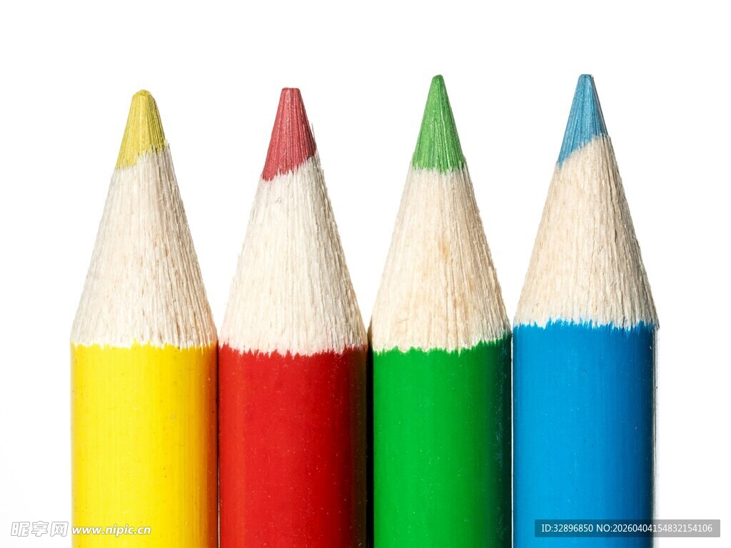 彩色铅笔整齐排列