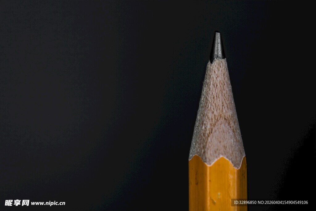 削尖的黄色铅笔特写