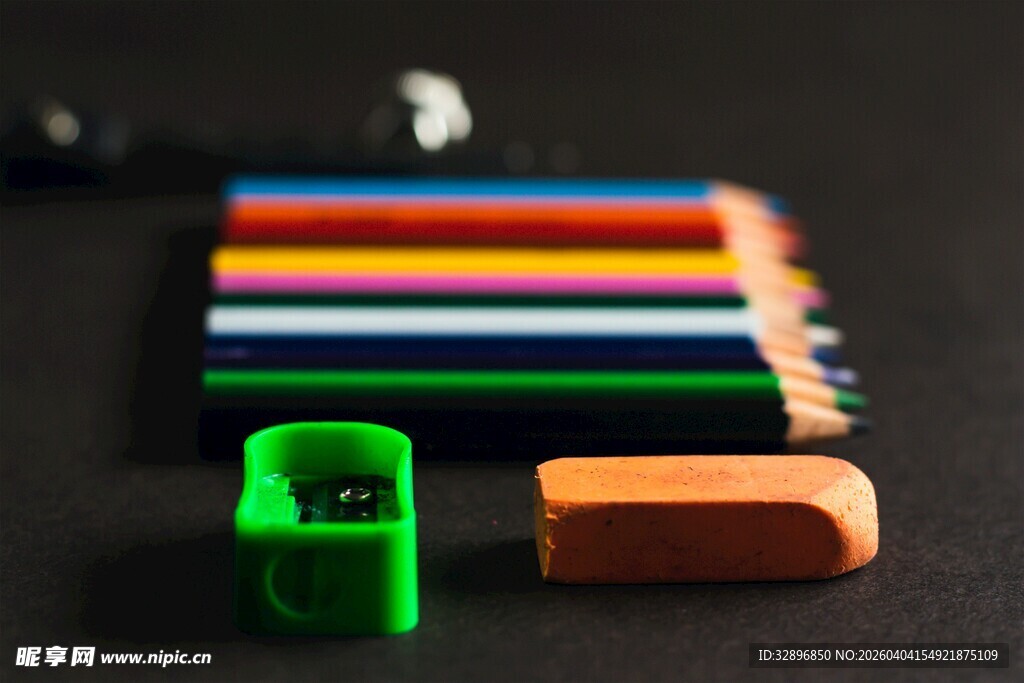 彩色铅笔与文具配件