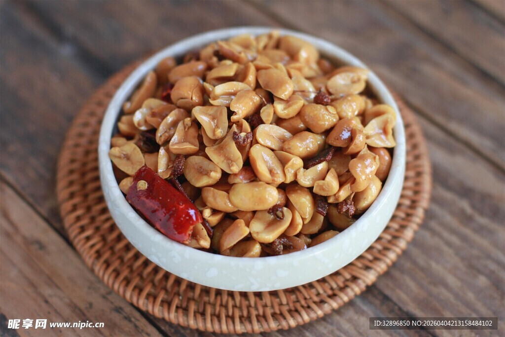 碗中美味坚果与果干组合
