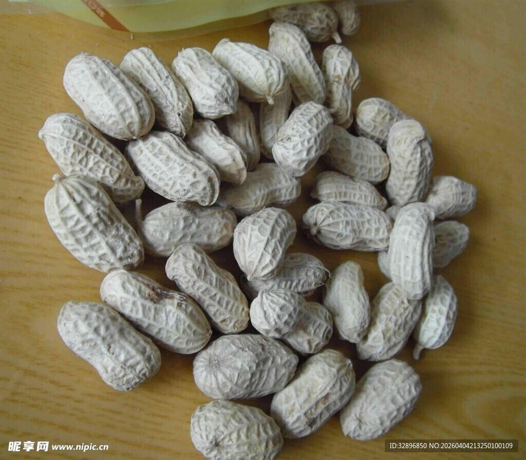 一堆带壳花生