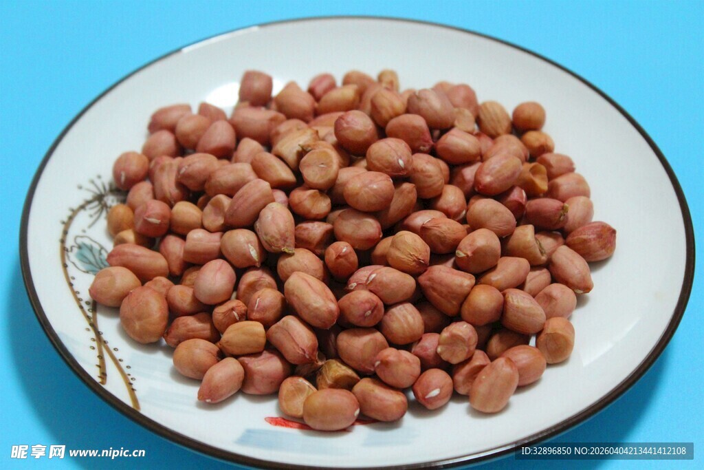 盘中美味花生米