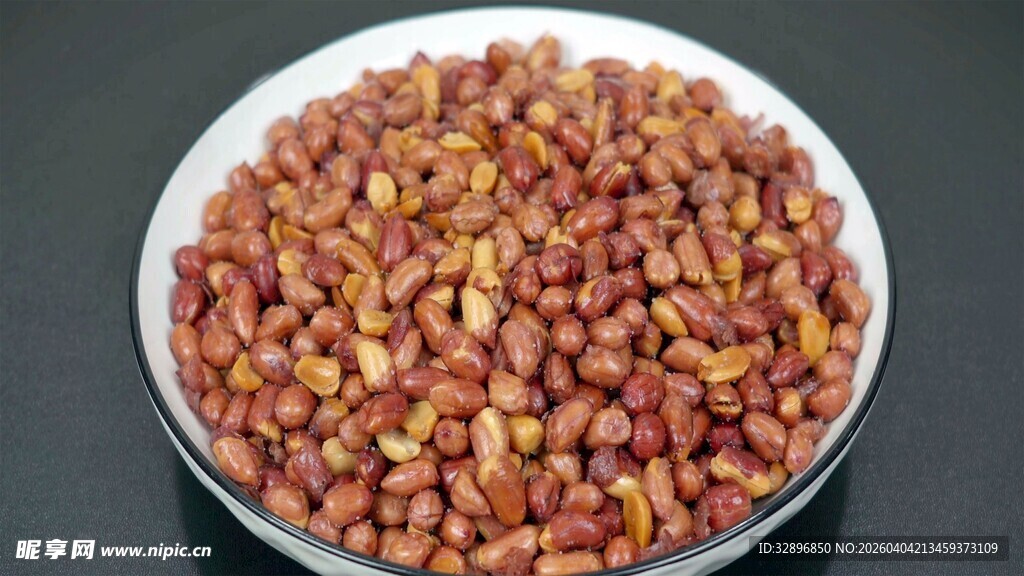 一碗饱满的多彩豆子