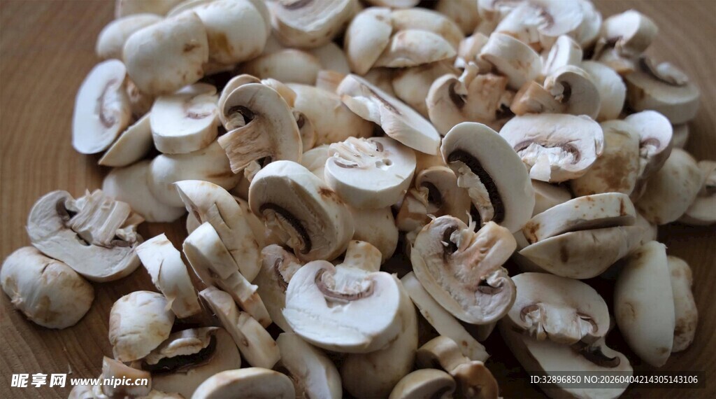 新鲜切片蘑菇特写