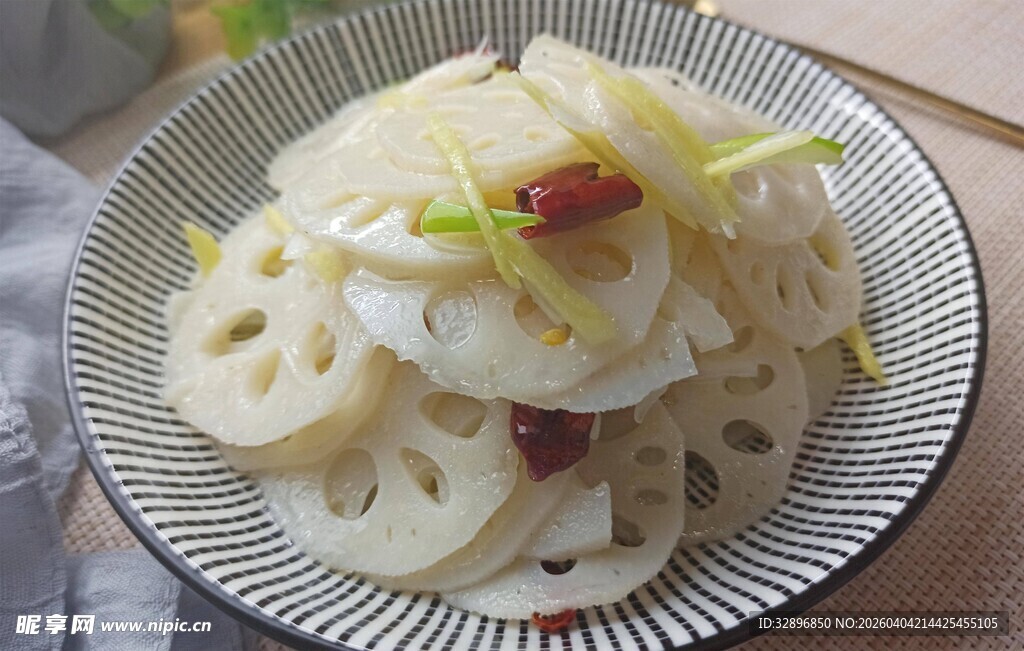 凉拌莲藕片清爽可口