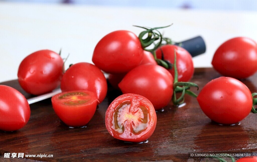 新鲜诱人的小番茄