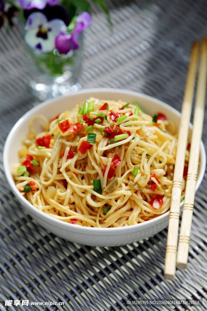 美味凉拌面清爽又可口