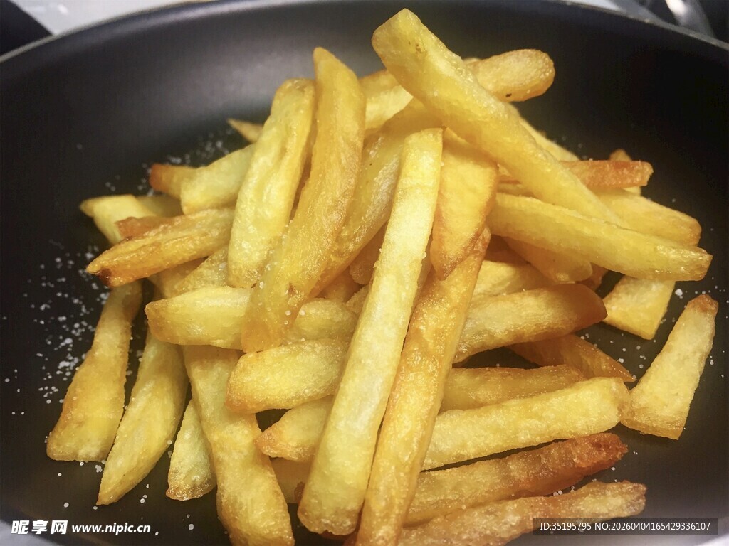 金黄酥脆的美味炸薯条
