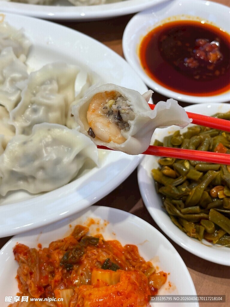 多样中式美食拼盘