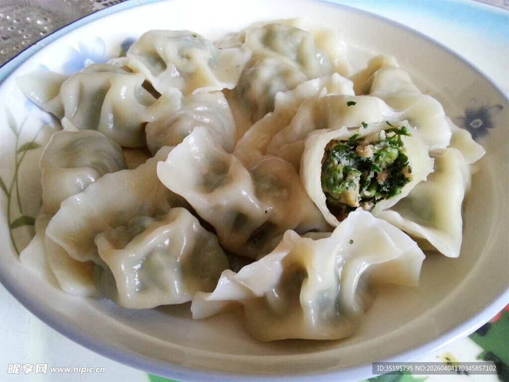 美味饺子盘中盛