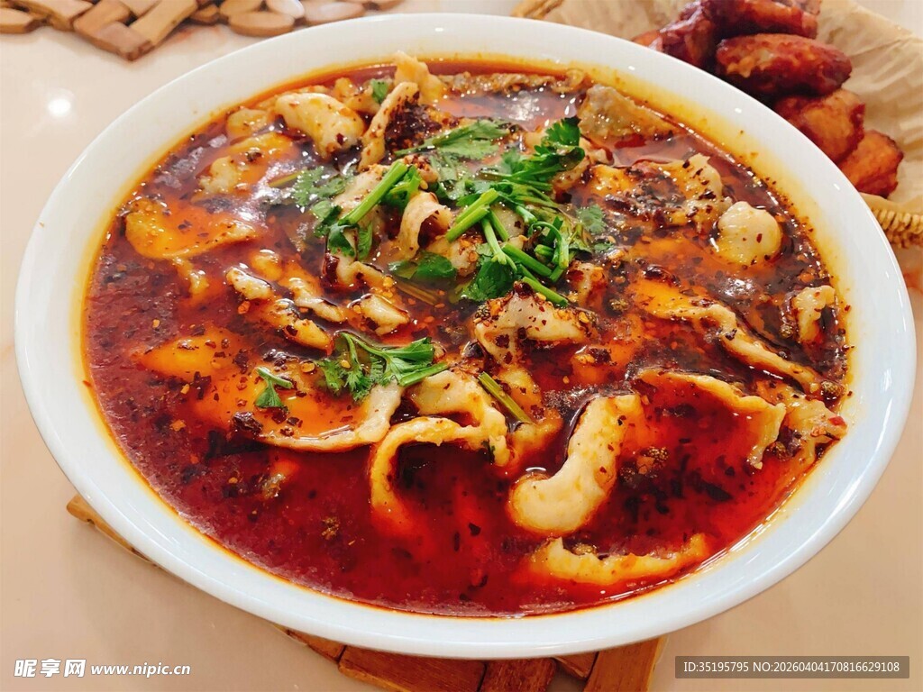 香辣诱人的特色牛杂面