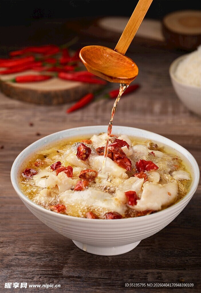 美味酸菜鱼汤汁正浇淋