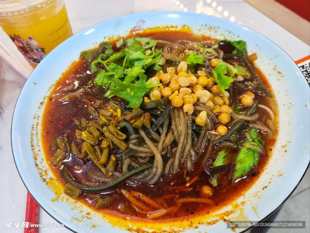 美味红油酸辣蕨根粉