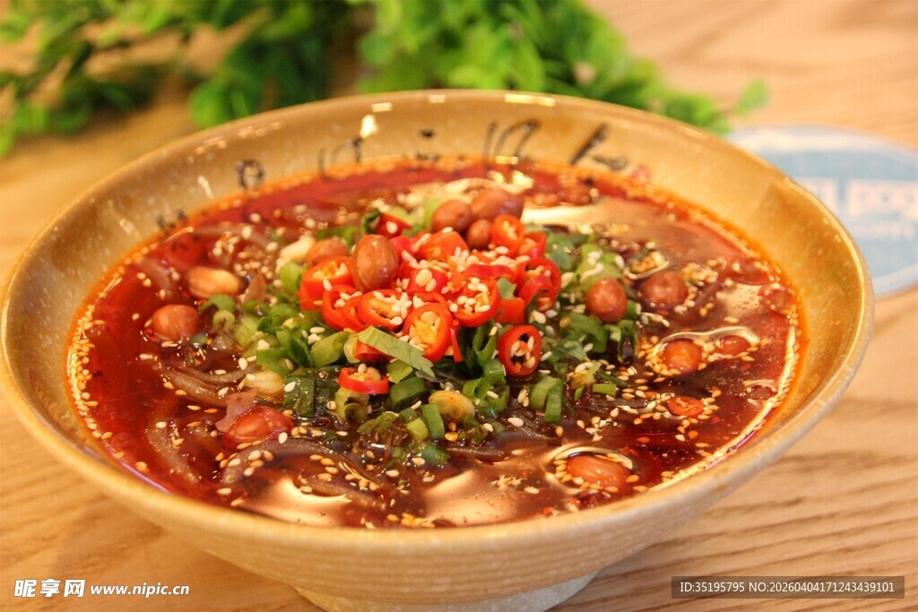 香辣诱人的美味红油面食