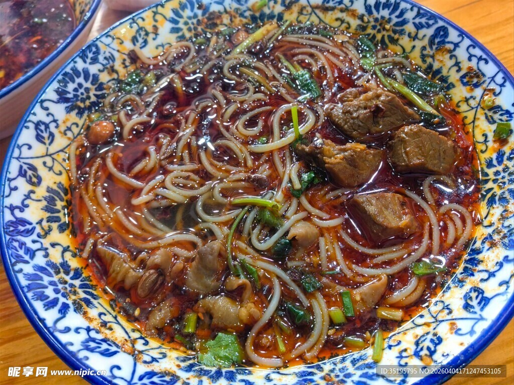 美味牛肉米线诱人呈现