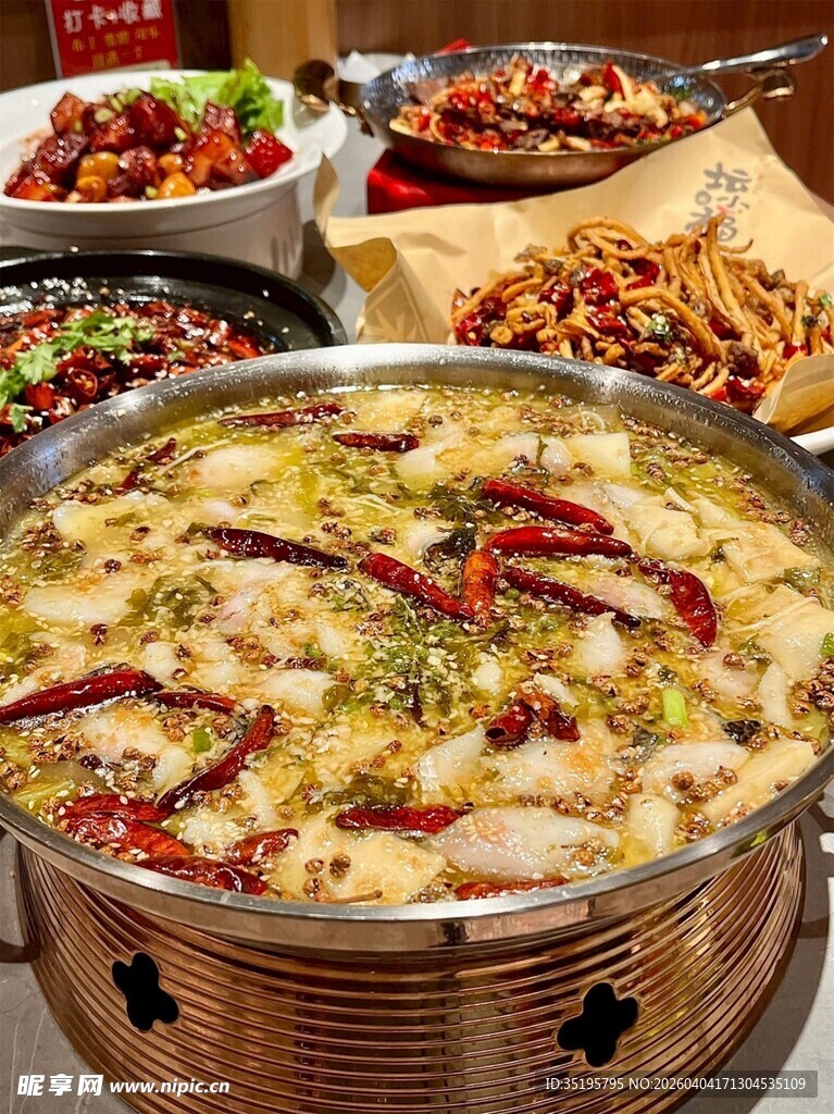 鲜香麻辣特色水煮鱼大餐
