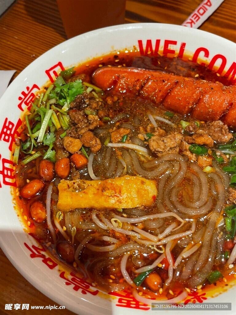 美味螺蛳粉食材丰富诱人