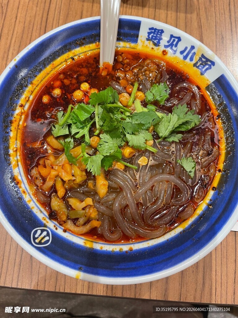 美味酸辣粉诱人好滋味