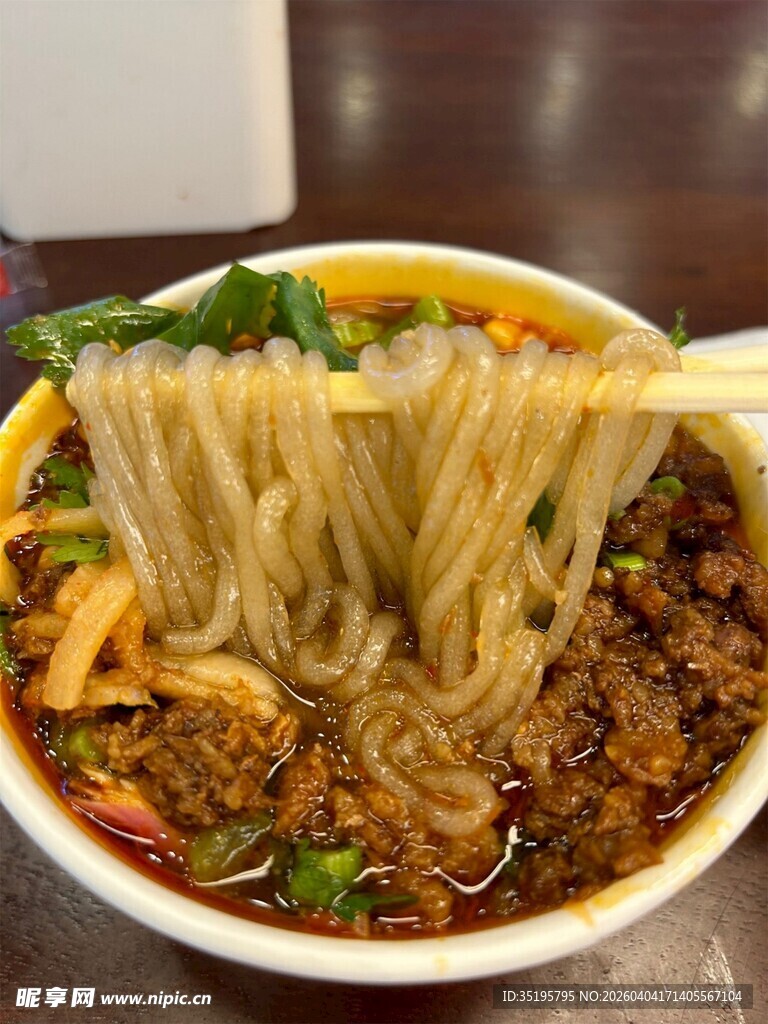 美味肉酱面诱人又可口