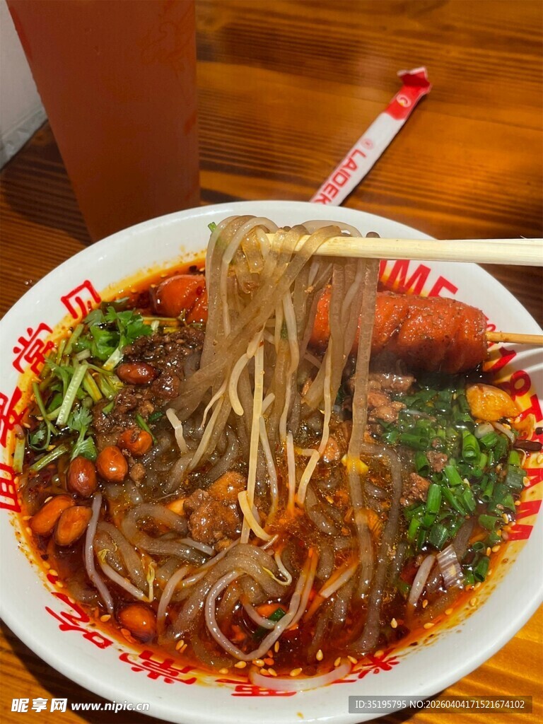 美味酸辣粉诱人好滋味