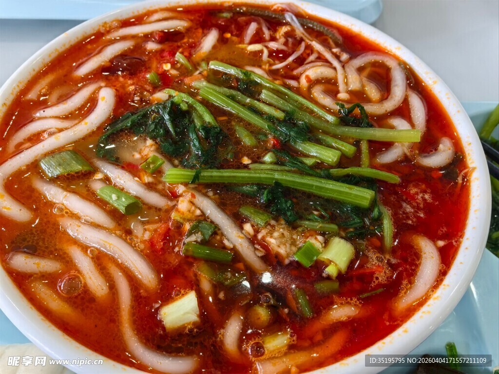 香辣诱人的红油米线