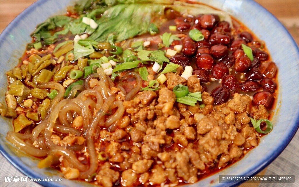美味肉酱拌面足诱人