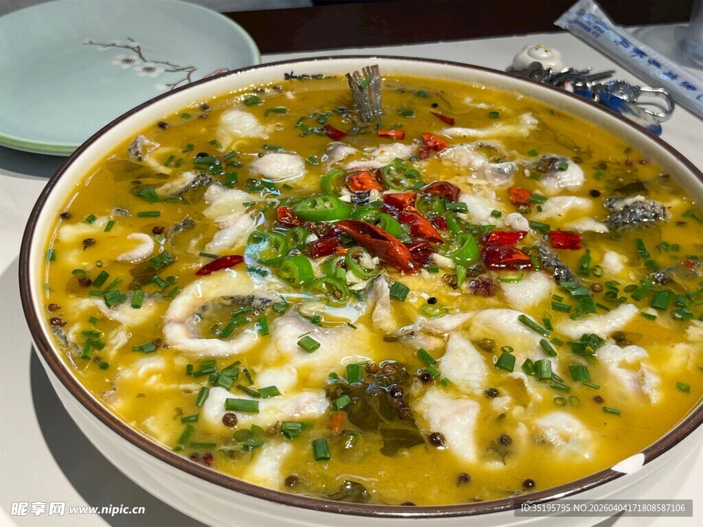 美味酸菜鱼鲜香诱人