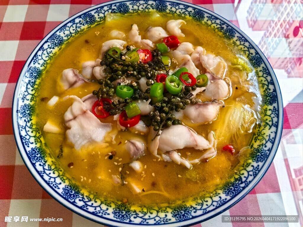 酸辣金汤鸡肉美食