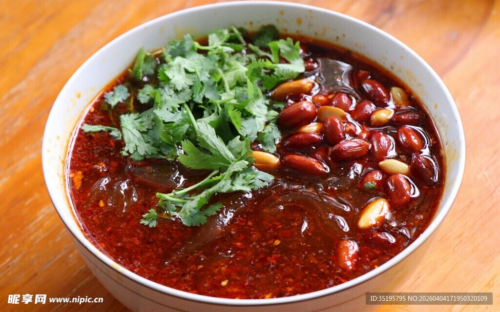 香辣诱人的红油豆花面