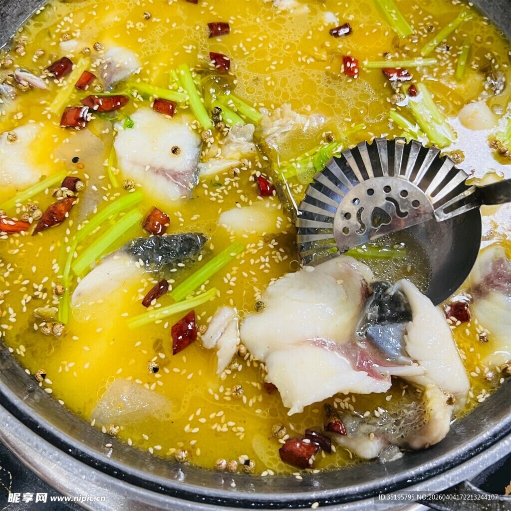 鲜香酸菜鱼火锅