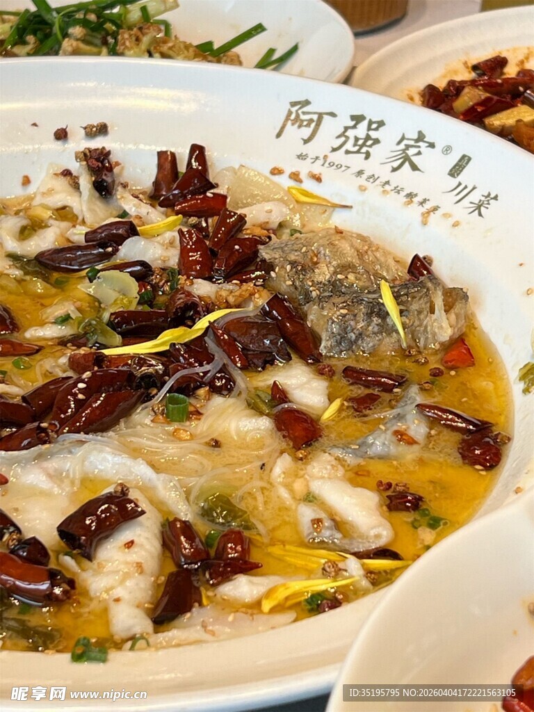 美味酸菜鱼鲜香诱人